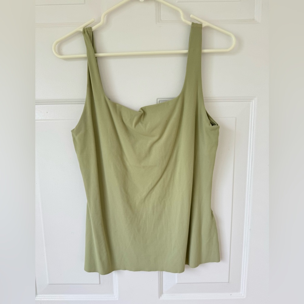 Nike Green Running Tank Size M‎ Raw Edge